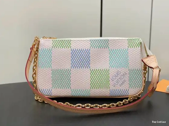 Pochette VUITTON LOUIS Accessoires-23.5*13.5*4CM 0611